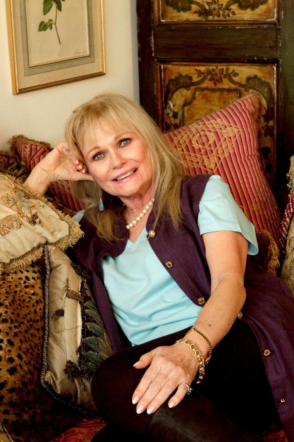 Valerie Perrine, 'Superman' actor who was Oscar-nominated for 'Lenny,' dies at 82