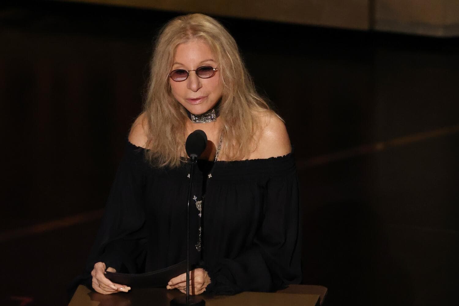 Barbra Streisand honors Robert Redford during tearful Oscars performance